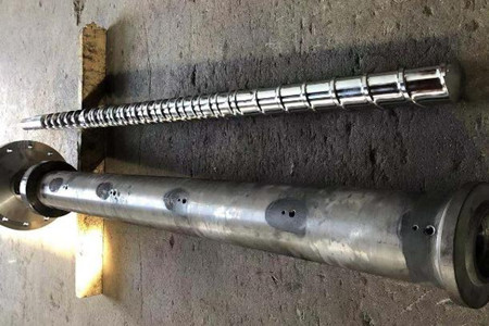 注塑機(jī)機(jī)筒螺桿使用時需要注意哪些事項？